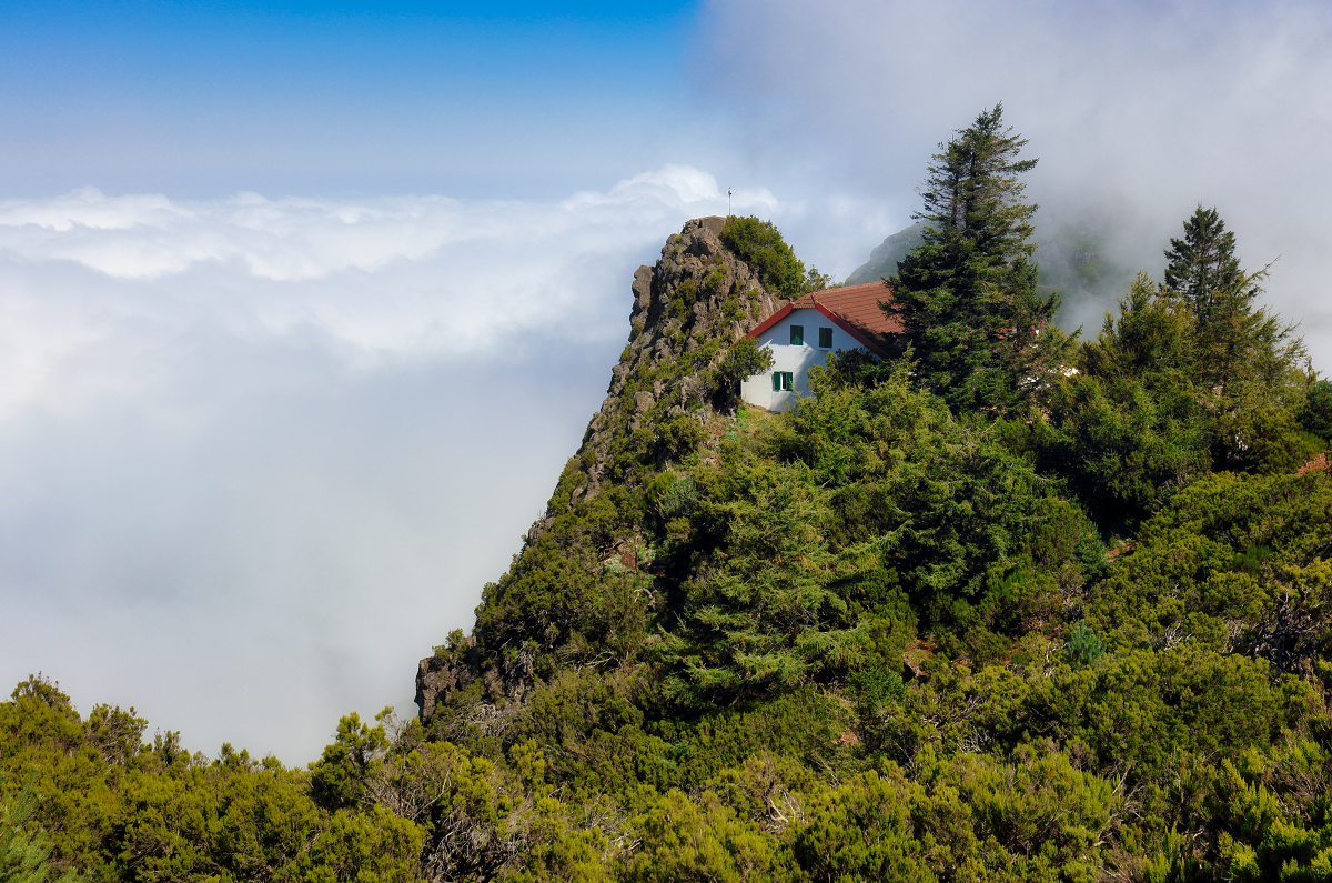Casa de Abrigo near Pico Ruivo over clouds