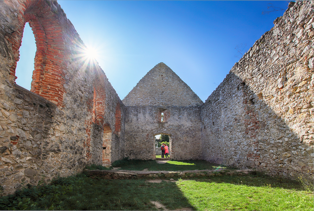 Haluzice - Ruiny románskeho kostola