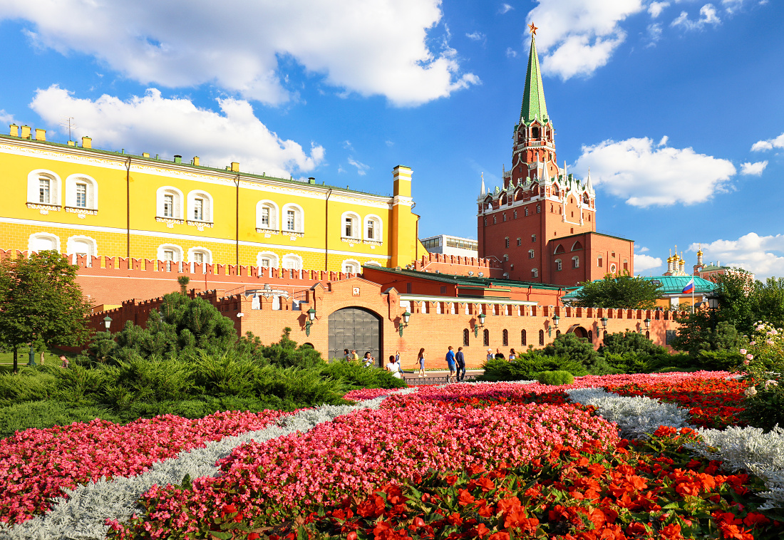 Kremlin in Moscow with flowers