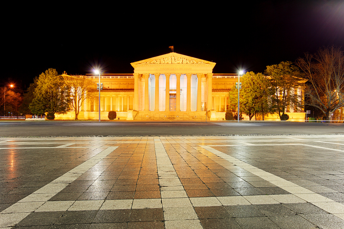 Museum of Fine Arts, Heroes square