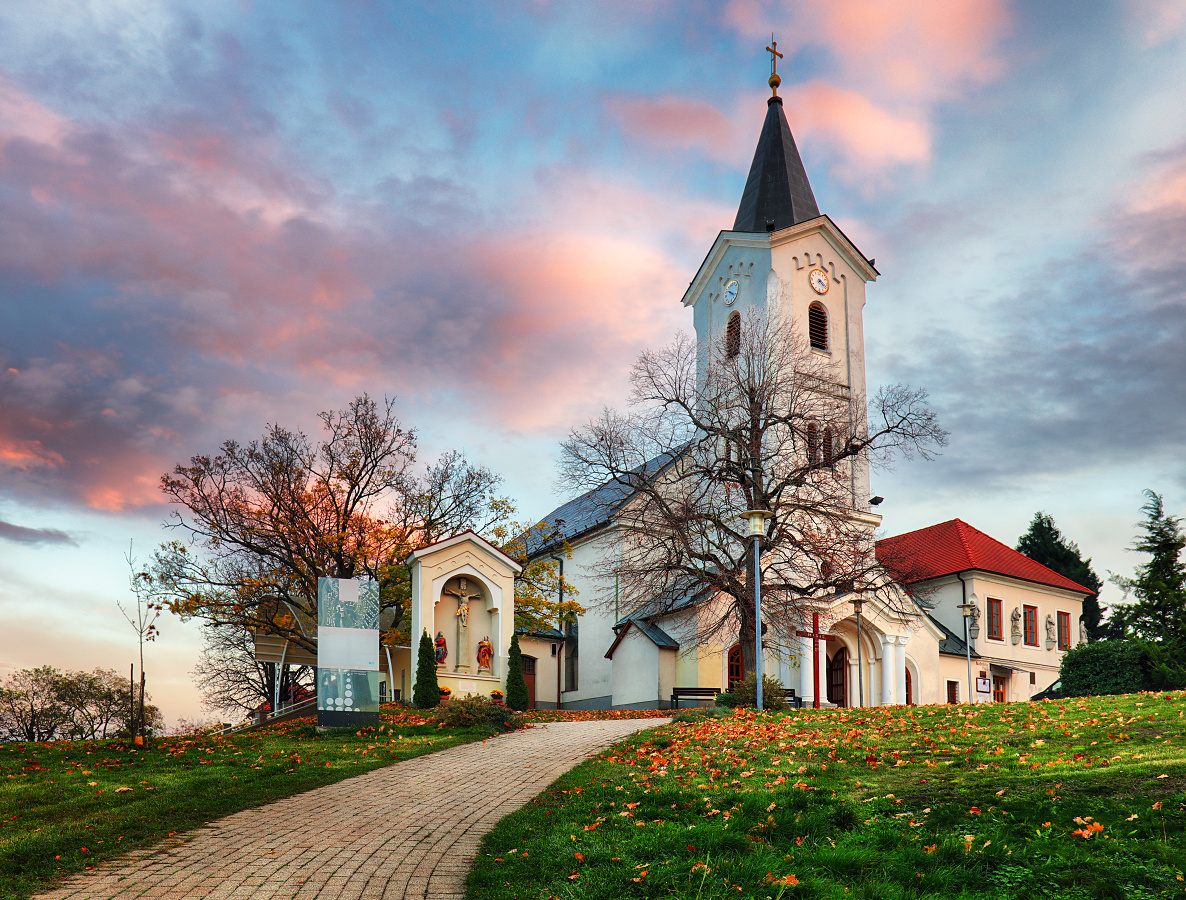 Nitra - Kostol a kláštor Nazarénov