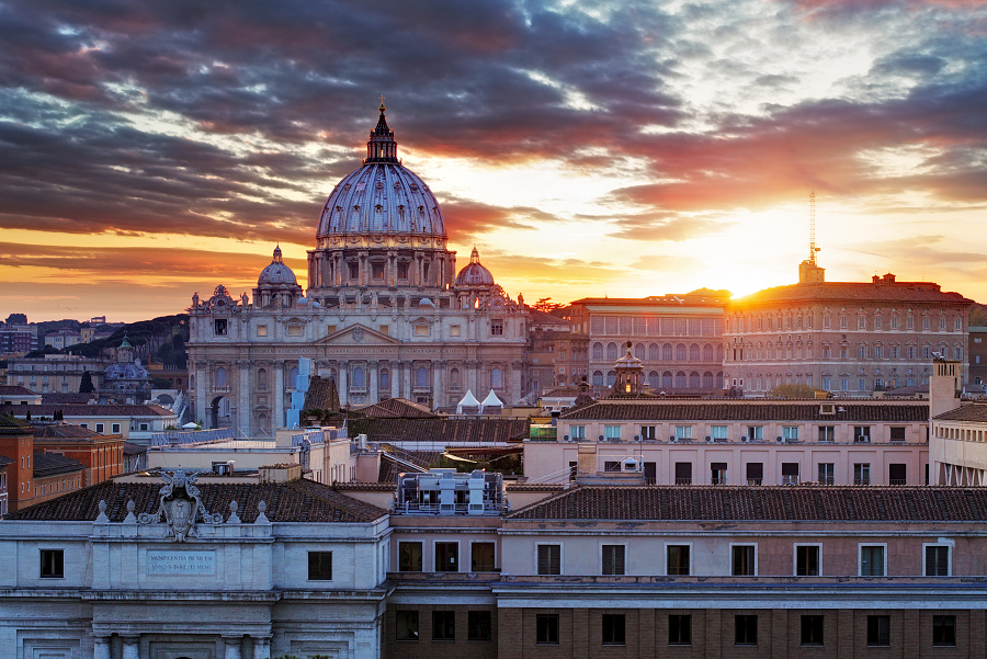 Vatikán pri západe slnka