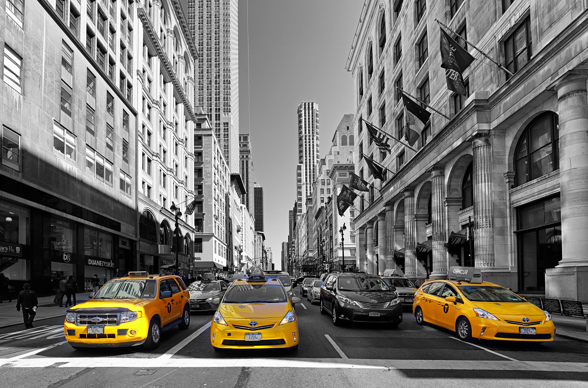 Yellow taxi in 5th Avenue