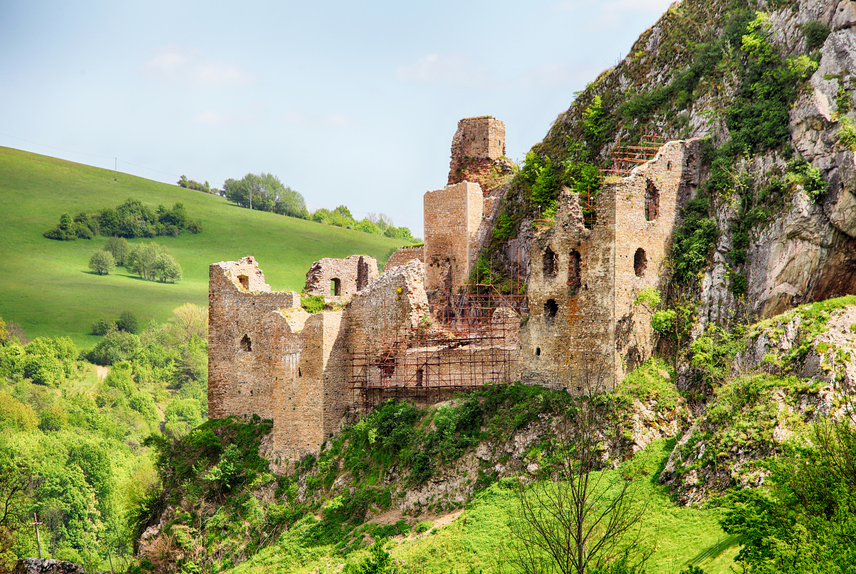 Zrúcanina hradu Lednica