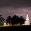 Búrka nad kostolom v Páci