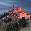 Čachtický hrad pri východe slnka